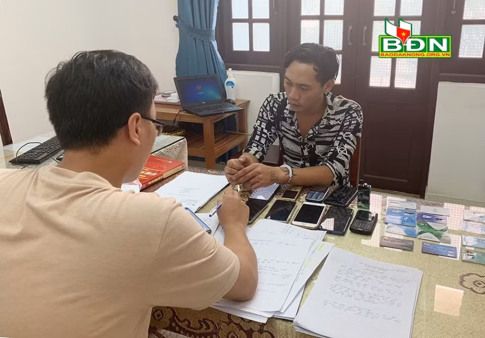 Bắt được kẻ lừa đảo vợ nạn nhân vụ sạt lở tại Thủy điện Rào Trăng 3 ảnh 1