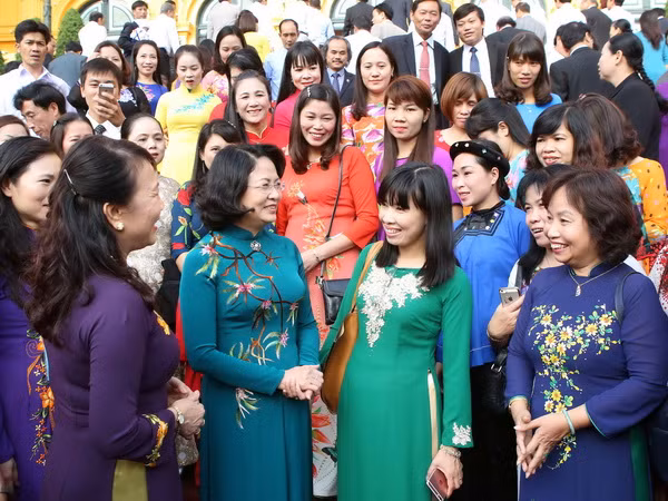 Phó Chủ tịch nước Đặng Thị Ngọc Thịnh tiếp các nhà giáo tiêu biểu ảnh 1