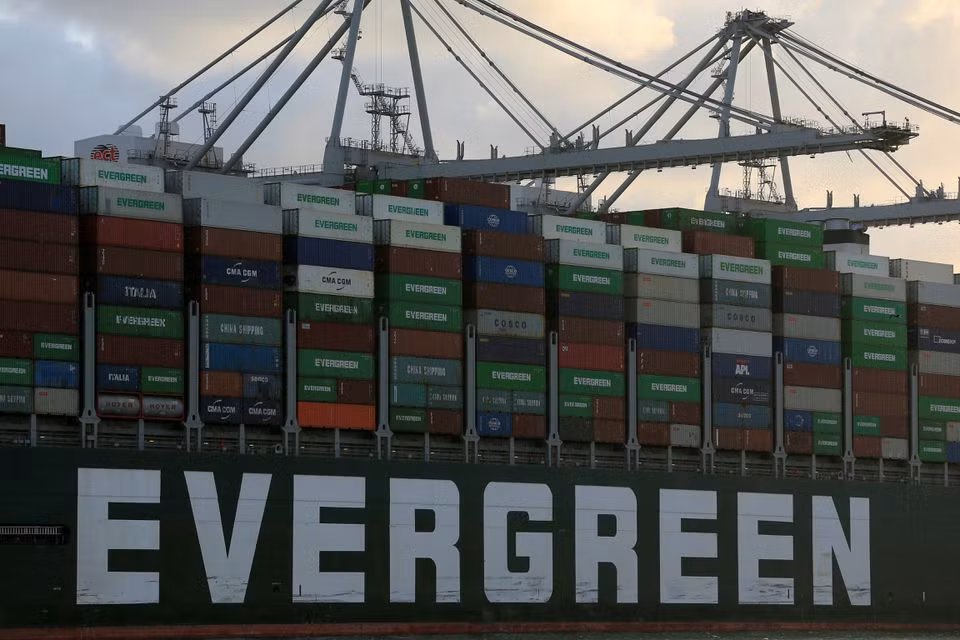 Tàu Ever Given cập cảng Rotterdam 4 tháng sau vụ mắc kẹt tại kênh Suez ảnh 1