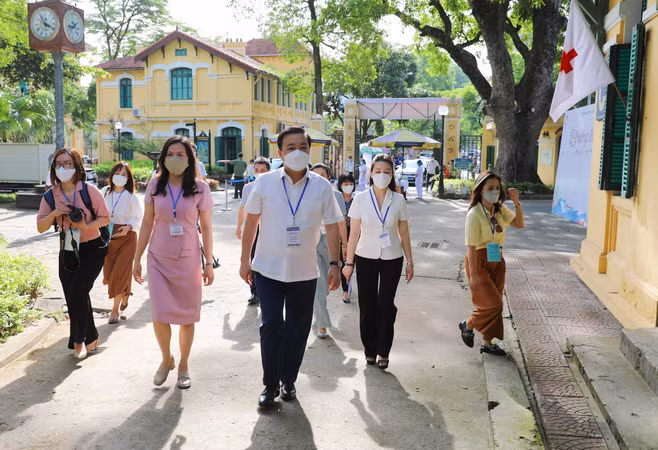 Kỳ thi vào lớp 10 tại Hà Nội: Lãnh đạo thành phố động viên thí sinh ảnh 1
