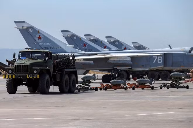 IS chiếm căn cứ không quân lớn, vũ khí hiện đại của Nga-Syria ảnh 1