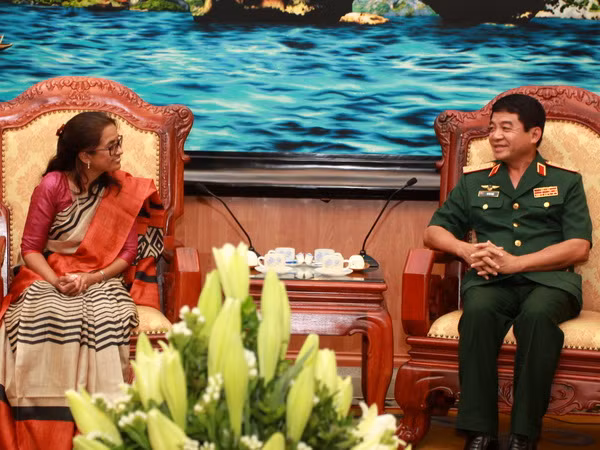 Đoàn Học viện Quốc phòng Ấn Độ sang thăm Việt Nam ảnh 1
