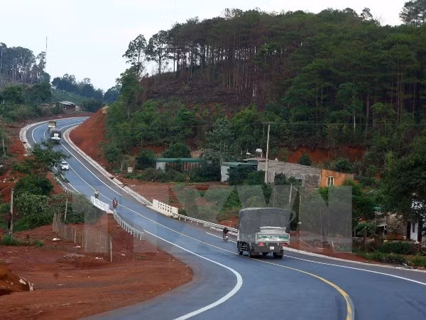 Nghiên cứu đầu tư một số đoạn đường Hồ Chí Minh quy mô cao tốc ảnh 1