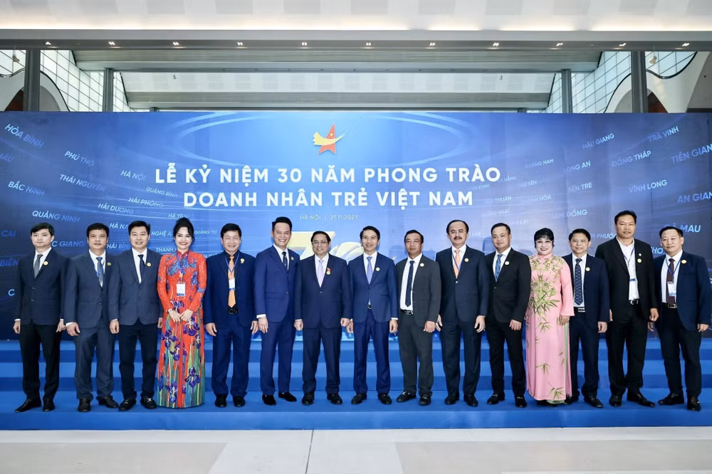 ttxvn_thu tuong du ky niem phong trao doanh nhan tre (2).jpeg