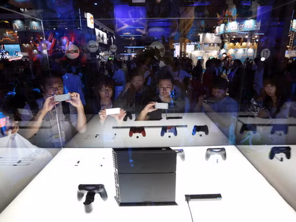 Sony kỳ vọng bán được 3 triệu bộ PS4 trong năm 2013 ảnh 1