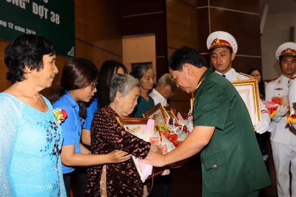 TP.HCM tổ chức lễ truy tặng danh hiệu Bà mẹ Việt Nam Anh hùng ảnh 1