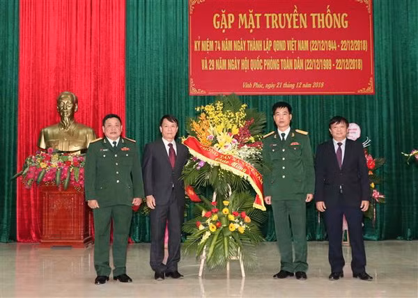 Phát huy mối quan hệ kết nghĩa tốt đẹp giữa TTXVN và Sư đoàn 304 ảnh 1
