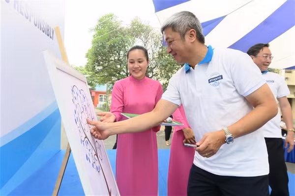 90% nhà thuốc tại Việt Nam bán thuốc kháng sinh không kê đơn ảnh 2