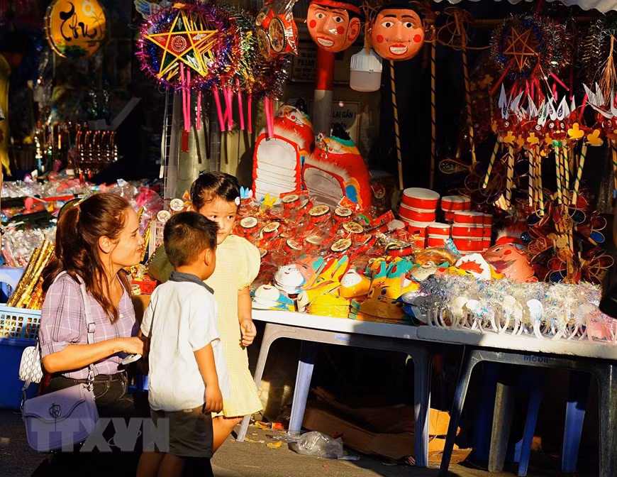 Dấu thời gian ở làng nghề làm đồ chơi Trung Thu truyền thống ảnh 3