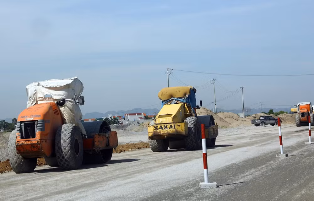 Phó Thủ tướng Lê Văn Thành kết luận về một số dự án đường bộ cao tốc ảnh 1