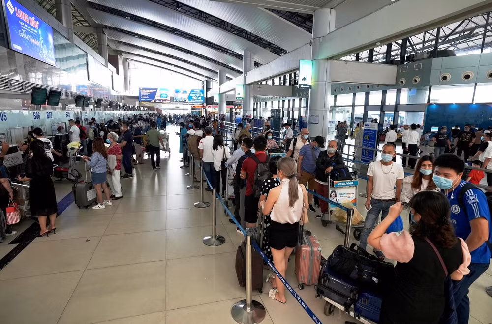 Giá xăng dầu lên mức cao nhất lịch sử, vé máy bay liệu có tăng? ảnh 1