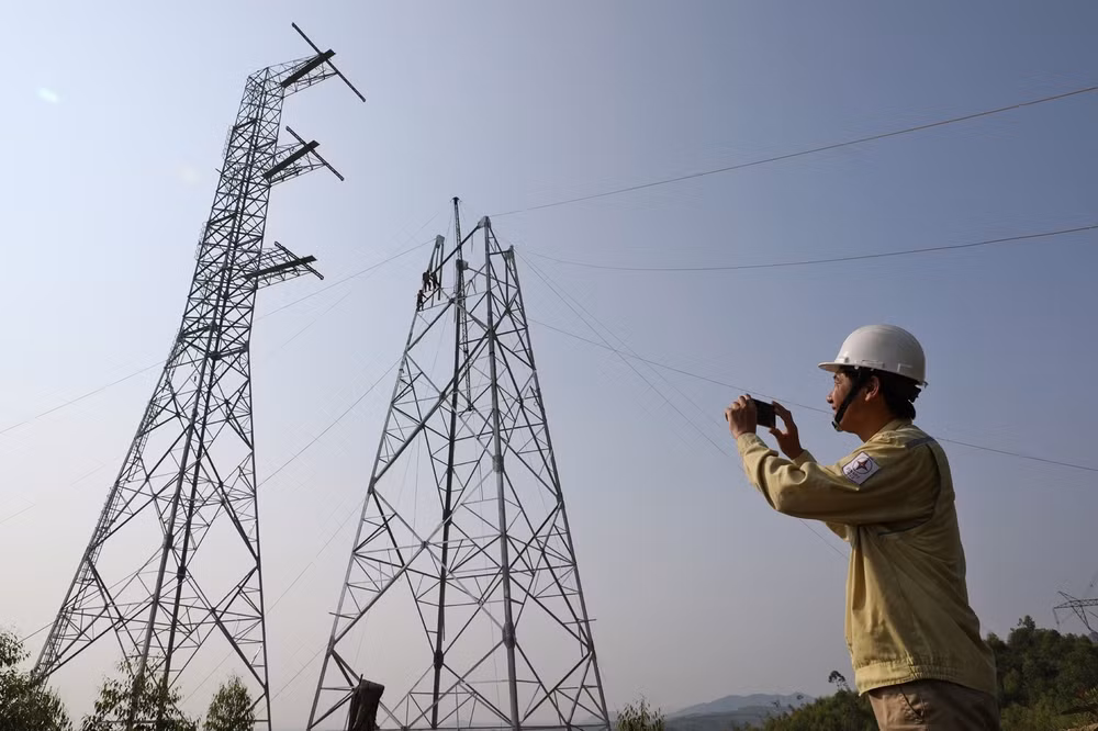 Vướng mặt bằng, đường dây 500 kV mạch 3 phải lùi thời gian đóng điện ảnh 2