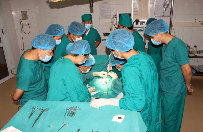 Lấy đi một phần cây kim khâu trong tim của cậu bé 13 tuổi ảnh 1