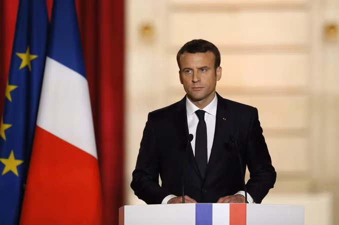 Tổng thống Emmanuel Macron vẽ lại bản đồ chính trị của nước Pháp ảnh 1