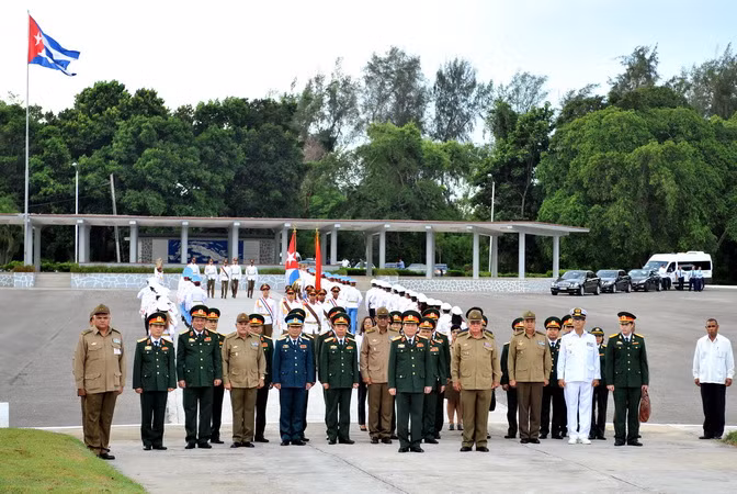 Chủ tịch Cuba Raúl Castro tiếp Bộ trưởng Ngô Xuân Lịch ảnh 1