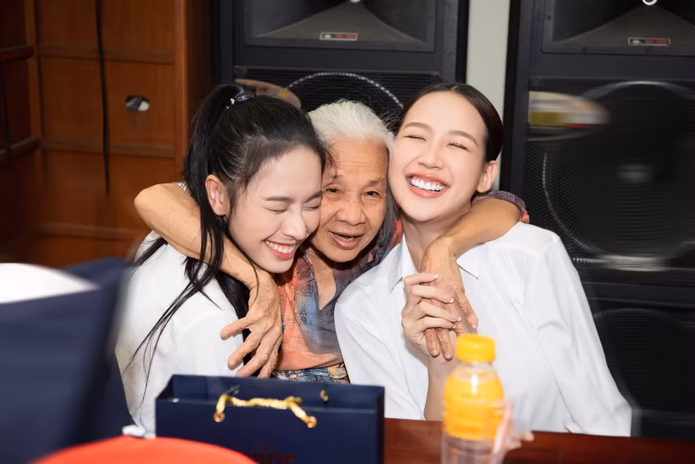 Chủ tịch Miss Intercontinental thăm các cụ già neo đơn Việt Nam ảnh 4