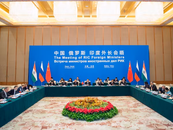 Quan hệ Trung-Nga, Trung-Ấn đang bước vào giai đoạn phát triển mới ảnh 1