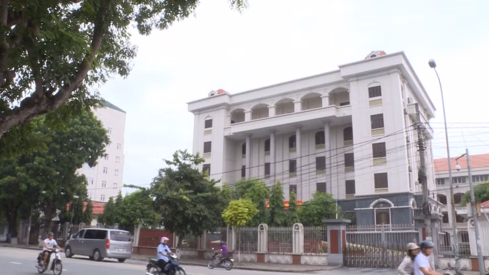 Mạo danh cán bộ Kho bạc Nhà nước tỉnh Thái Bình để bán sách, tài liệu ảnh 1