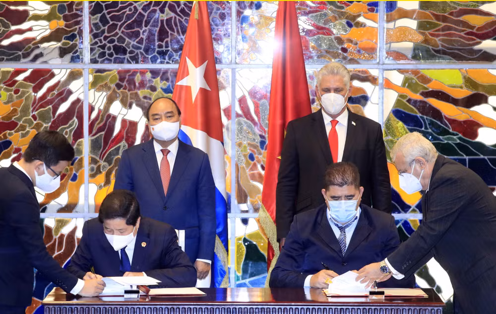 Chủ tịch nước Nguyễn Xuân Phúc hội đàm với Chủ tịch Cuba ảnh 2