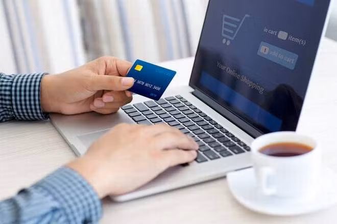 Anh: Trào lưu mua bán qua mạng đang lất át cửa hiệu truyền thống ảnh 1