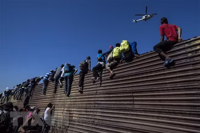 Tổng thống Trump đe dọa đóng cửa toàn bộ biên giới Mỹ-Mexico ảnh 1