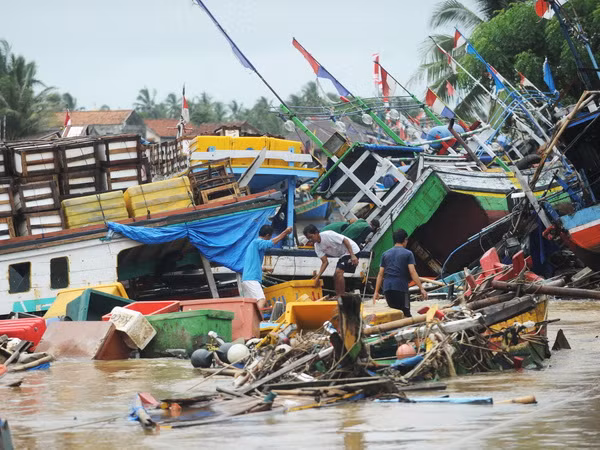 Indonesia sơ tán hơn 40.000 dân trước nguy cơ lại xảy ra sóng thần ảnh 1