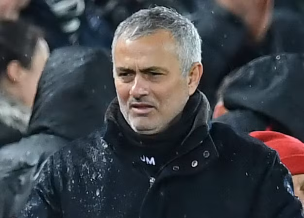 Manchester United phải đền bù bao nhiêu khi sa thải Mourinho? ảnh 1