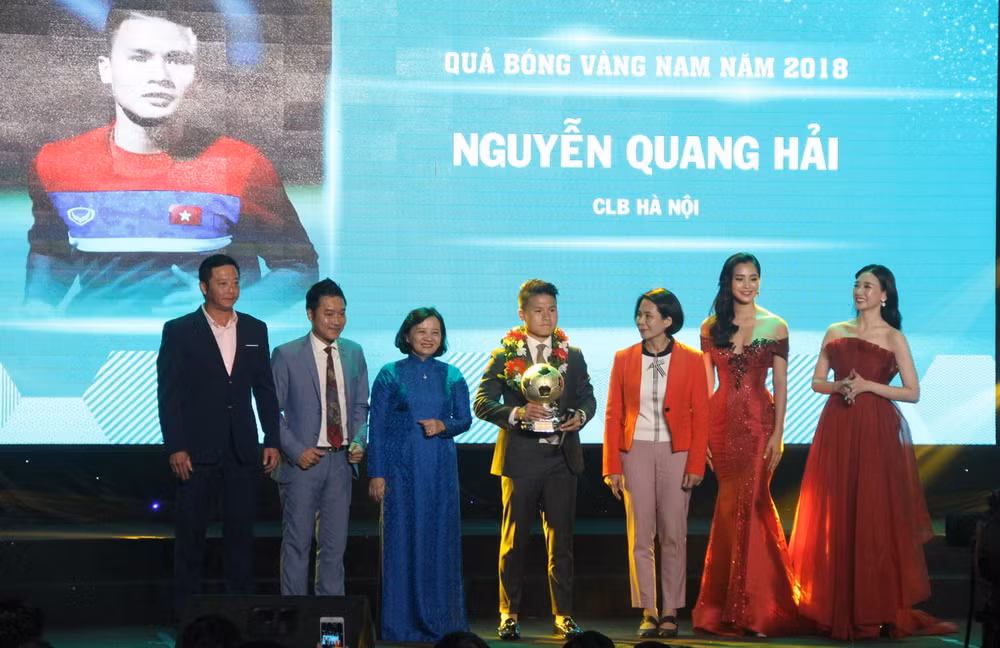 Quang Hải và đồng đội nói gì sau lễ trao giải Quả bóng vàng? ảnh 1