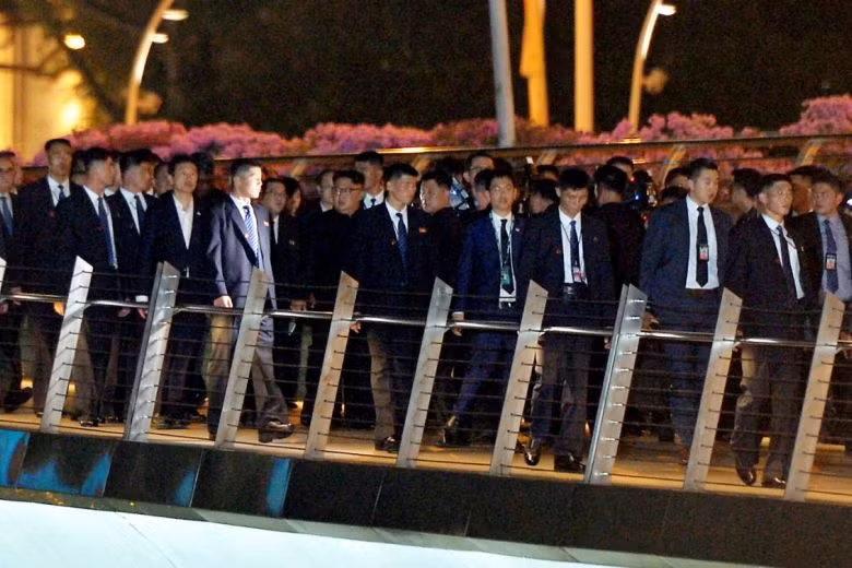 Ông Kim Jong-un được bảo vệ nghiêm ngặt khi khám phá Singapore ảnh 1