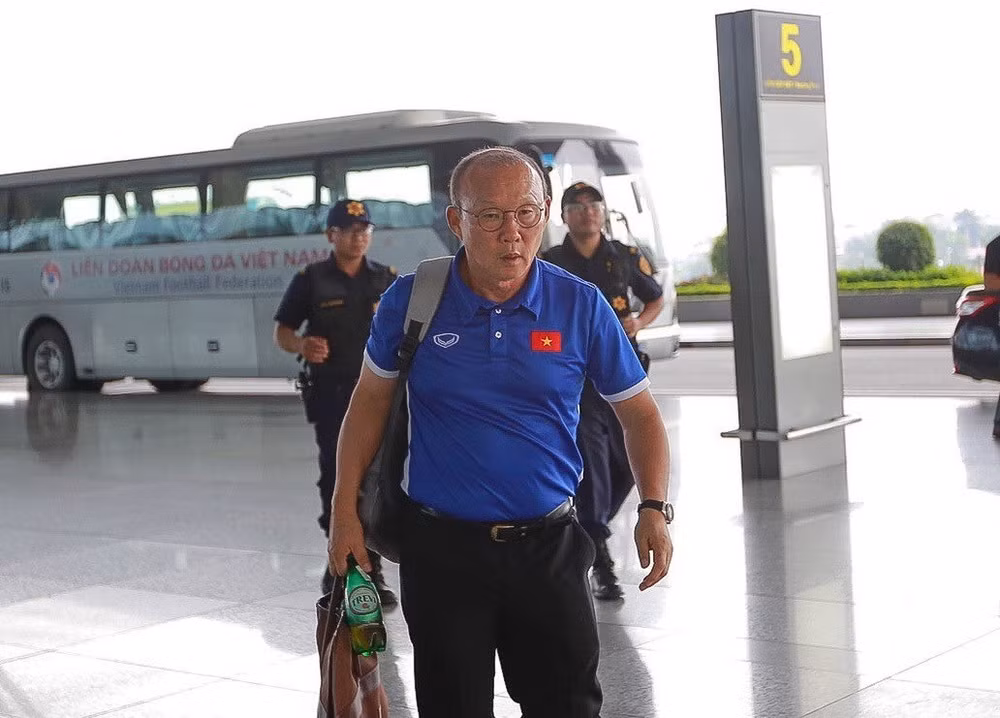 Đội tuyển Việt Nam rời Hà Nội, sang Myanmar tranh vé bán kết ảnh 3