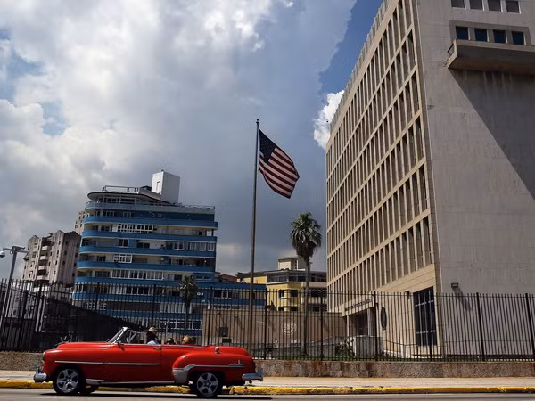 Mỹ giảm thời hạn nhiệm kỳ của các nhà ngoại giao tại Cuba ảnh 1