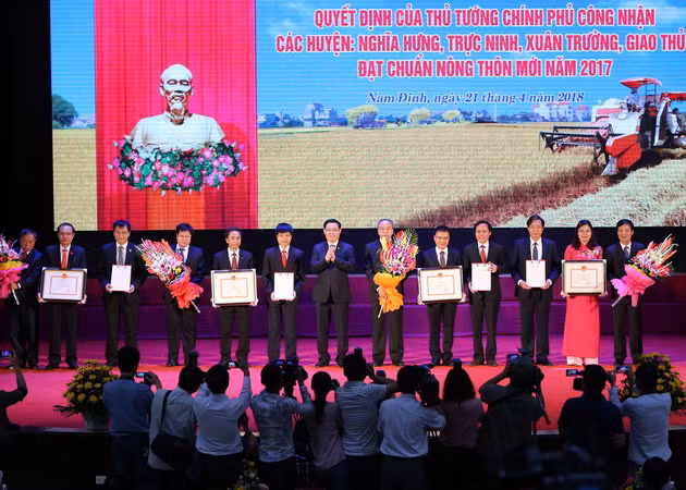 Phó Thủ tướng: Tránh tình trạng bê tông hóa, cứng hóa nông thôn ảnh 2
