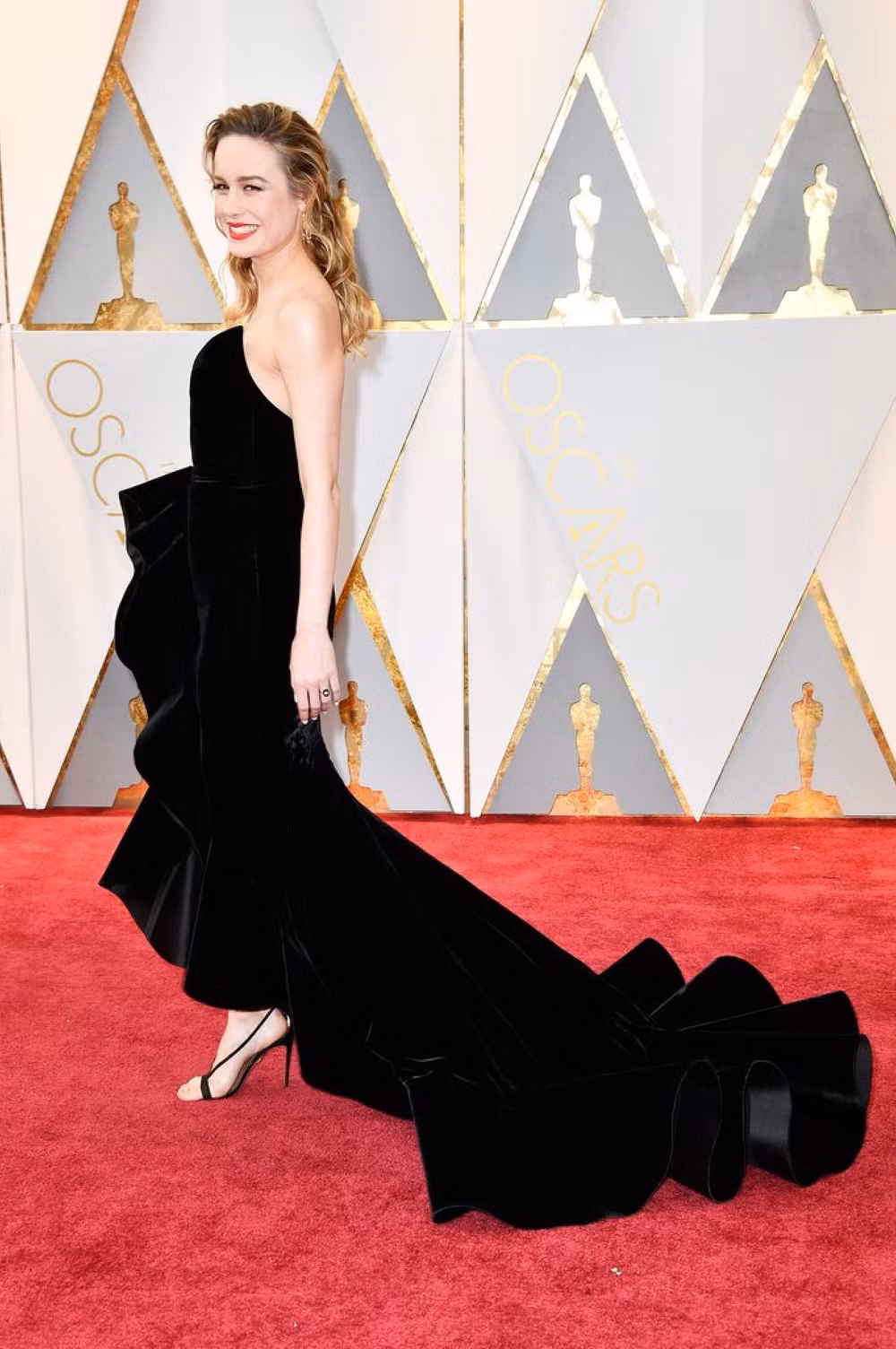 Phong cách thiên biến vạn hóa của minh tinh “Kong” Brie Larson ảnh 7