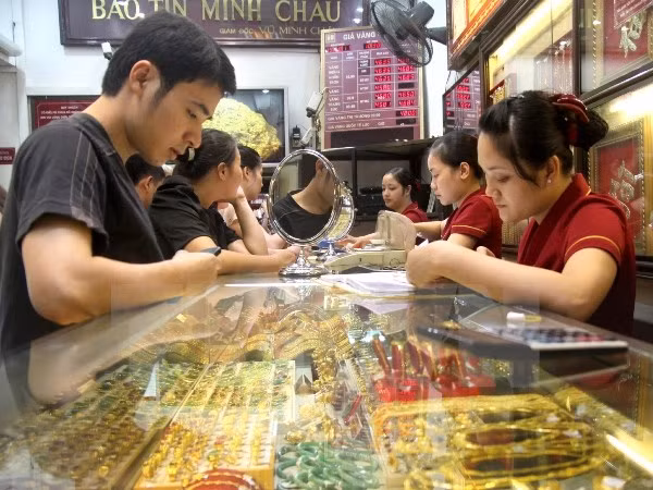 Tỷ giá và giá vàng tiếp tục trượt giảm ở phiên cuối tuần ảnh 1