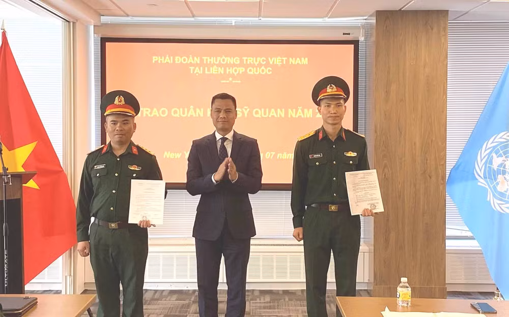 Lễ trao quân hàm đặc biệt cho 2 sỹ quan Việt Nam ở Liên hợp quốc ảnh 1