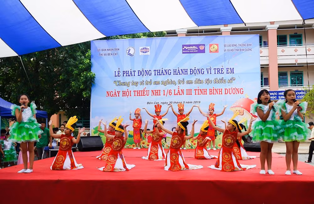 Tân Hiệp Phát mang niềm vui đến hàng trăm trẻ em ở Bình Dương ảnh 1