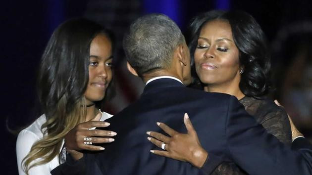 Tổng thống Mỹ Barack Obama rơi lệ khi nói về vợ và con gái | Vietnam+ (VietnamPlus)