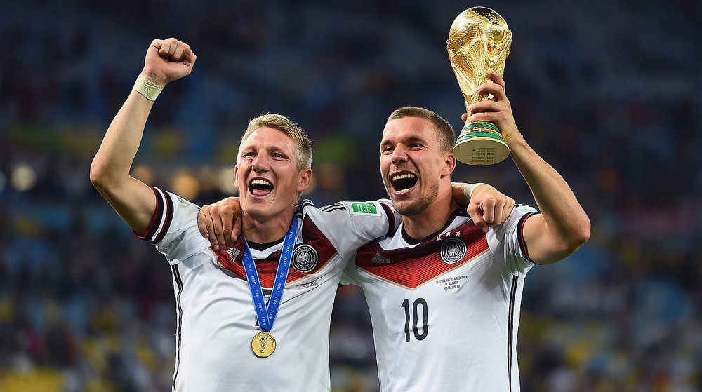 Sự có mặt của Bastian Schweinsteiger trở lại sân mà còn của đồng đội Lukas Podolski