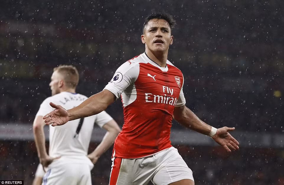 Arsenal khiến cuộc đua tốp 4 Premier League kịch tính đến phút chót ảnh 1