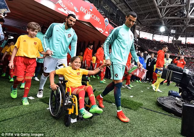 "Phá lưới" Nga, Cris Ronaldo cán mốc đáng nhớ trong sự nghiệp ảnh 2