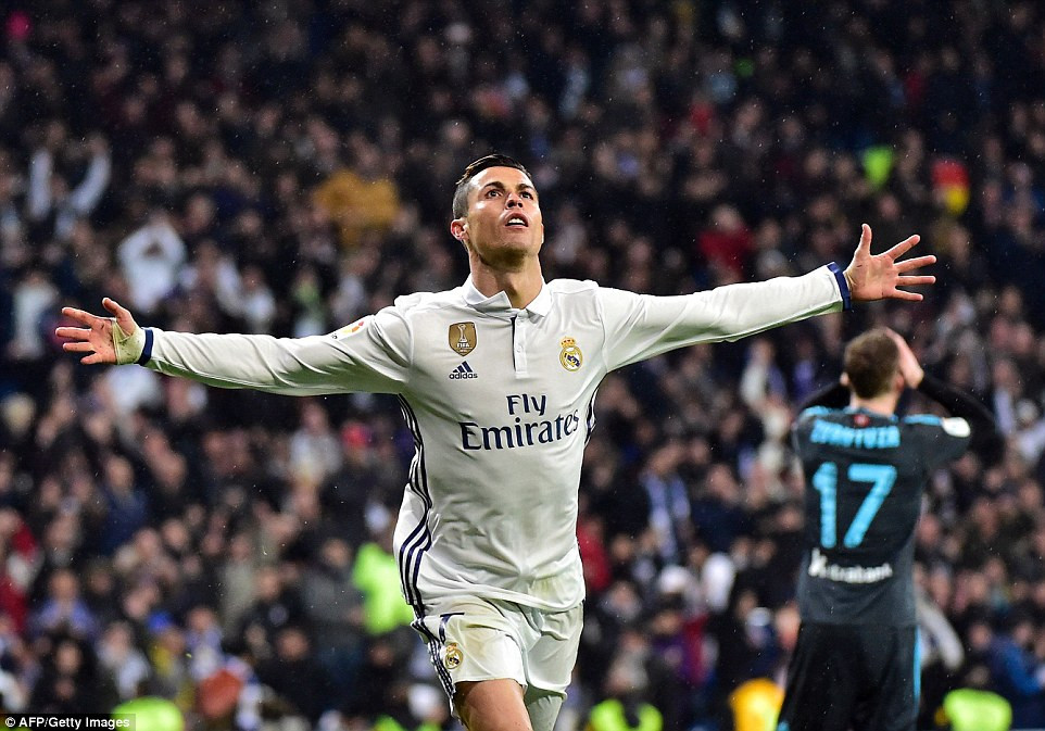Ronaldo tỏa sáng, Real Madrid cho Barca và Sevilla "hít khói" | Vietnam+  (VietnamPlus)