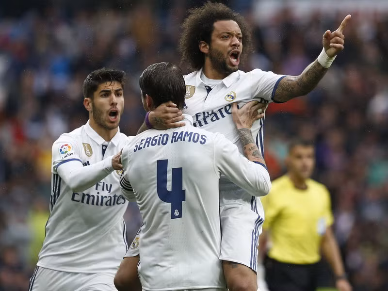 Real Madrid thắng nghẹt thở, Barcelona phô diễn sức mạnh ảnh 1