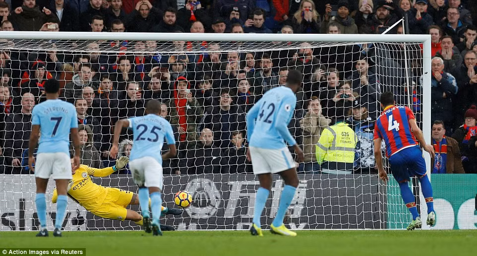 Crystal Palace gây bất ngờ trước Man City trong ngày cuối năm ảnh 2