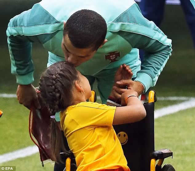 "Phá lưới" Nga, Cris Ronaldo cán mốc đáng nhớ trong sự nghiệp ảnh 3