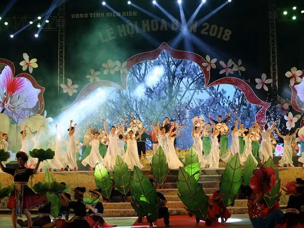 Lễ hội hoa Ban năm 2018 - tôn vinh các giá trị văn hóa truyền thống ảnh 1