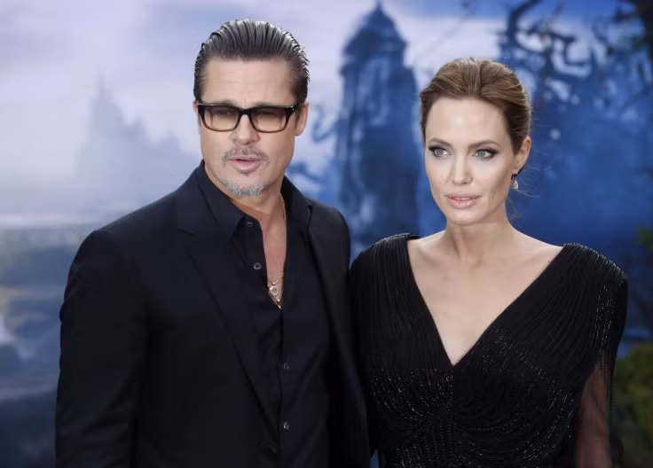 Angeline Jolie nổi điên, đuổi cổ bảo mẫu vì "tán tỉnh" Brad Pitt ảnh 1
