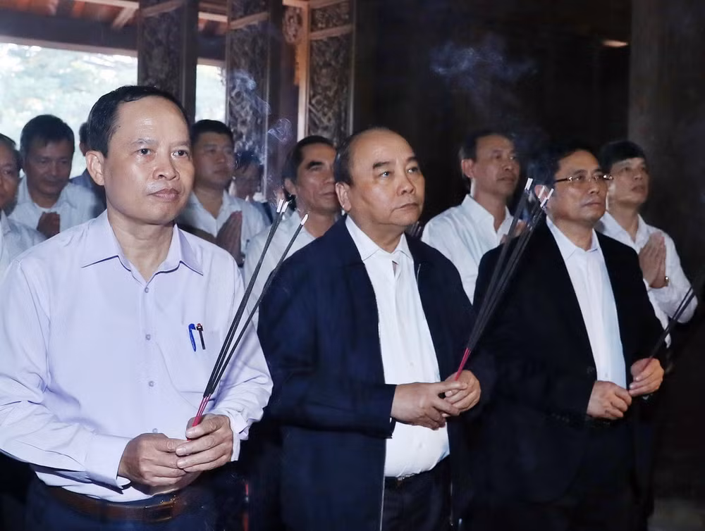 Thủ tướng dâng hương tại Khu di tích quốc gia đặc biệt Lam Kinh ảnh 1