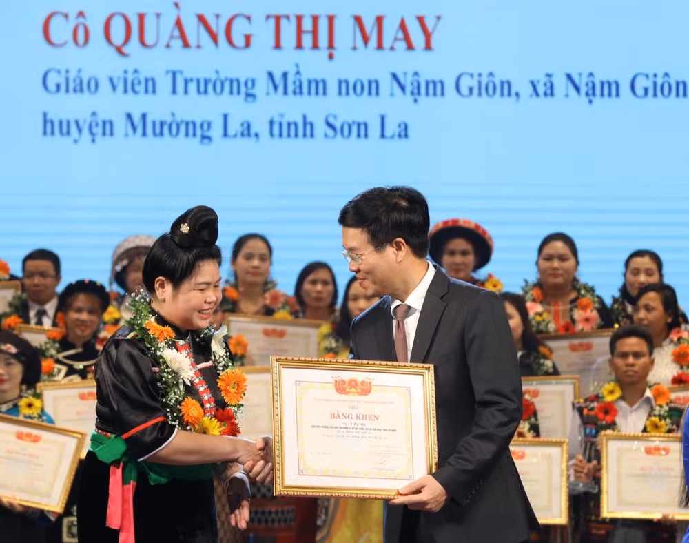 Tuyên dương 63 nhà giáo tiêu biểu là người dân tộc thiểu số ảnh 1