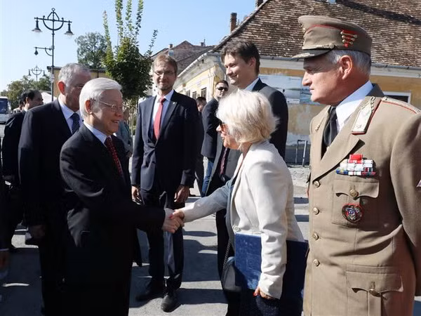 Tổng Bí thư Nguyễn Phú Trọng thăm thành phố Szentendre của Hungary ảnh 2