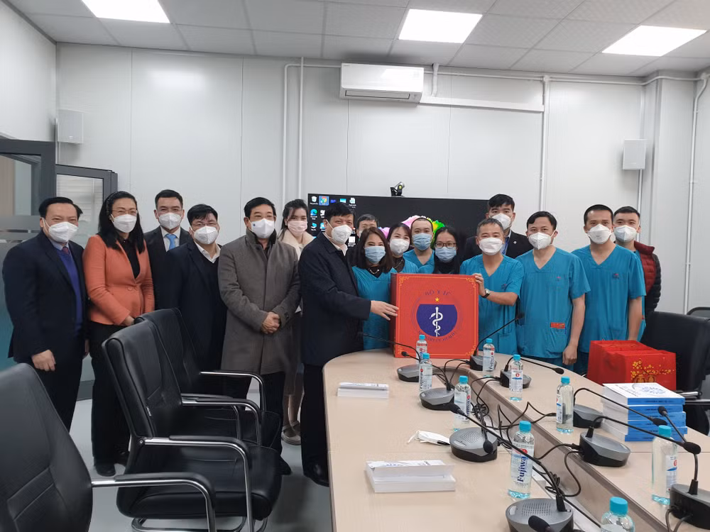 Bộ trưởng Y tế thăm, kiểm tra công tác trực cấp cứu tại 3 bệnh viện ảnh 3